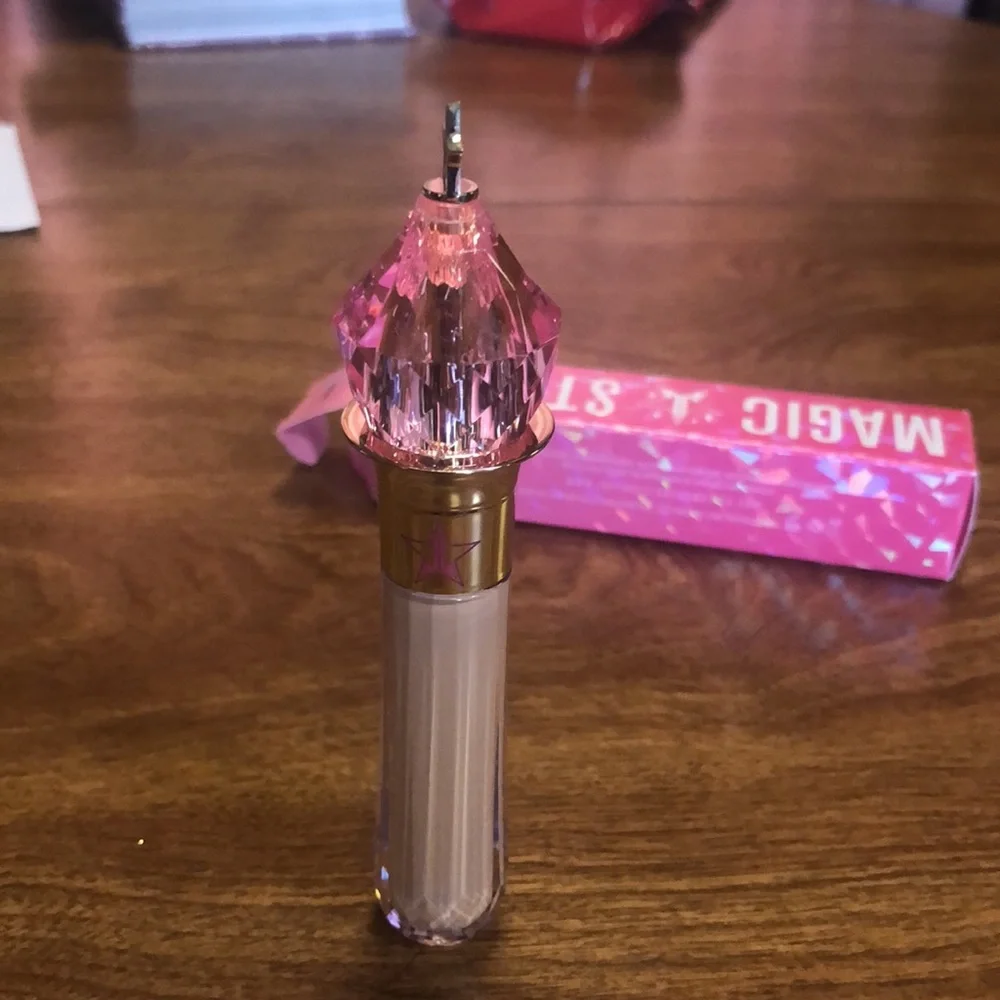 Jeffery Star Yellow Concealer new in box